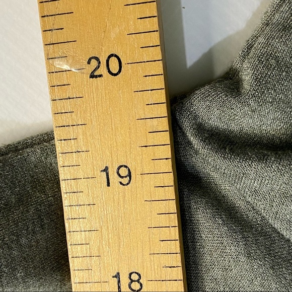 Jane and Delancey women 3/4 sleeves olive green pullover top. Size M. Pre-owned. - Picture 5 of 10